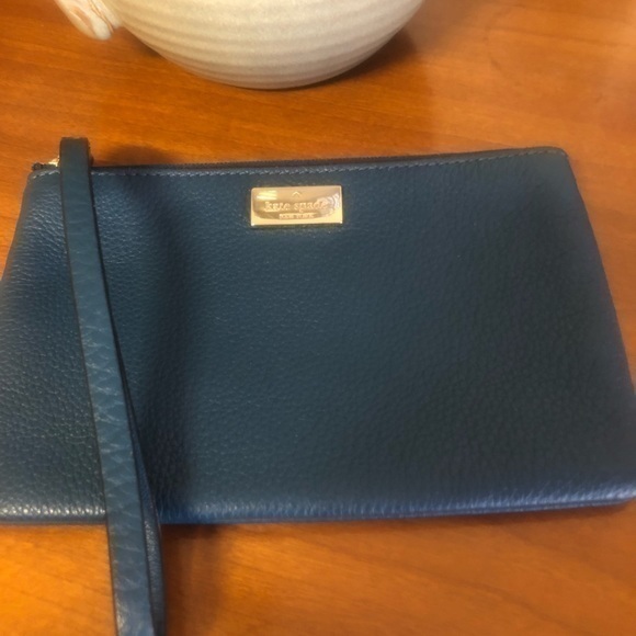 Kate Spade teel leather zippered wristlet‎ 6 inches wide by 4 inches tall - Picture 3 of 7